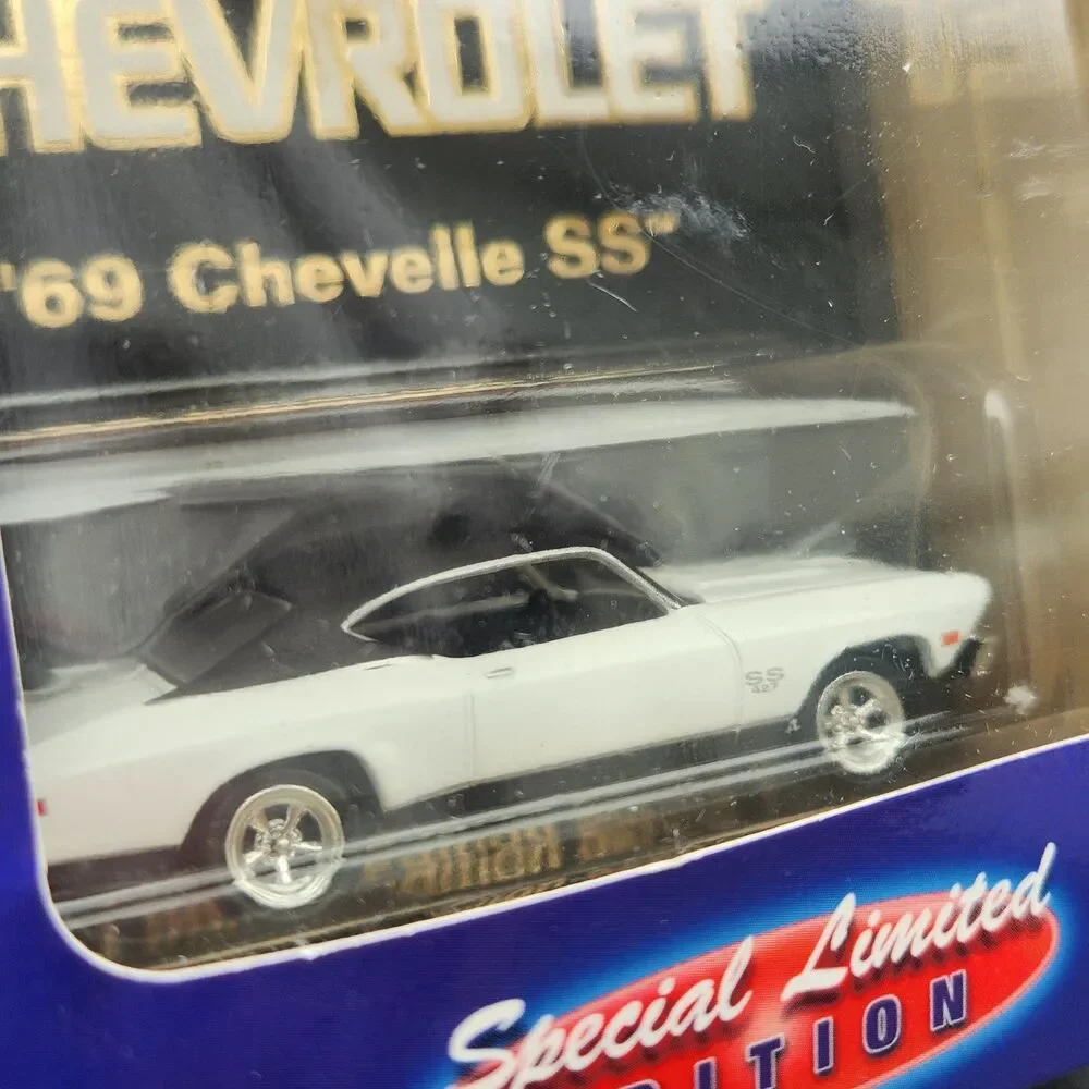 Hotwheels Street Machines White Chevrolet 1969 Chevelle SS 1:64 Die Cast Car
